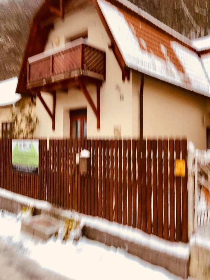 Апартаменти Chill House Мішкольц Екстер'єр фото