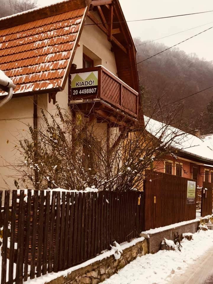 Апартаменти Chill House Мішкольц Екстер'єр фото